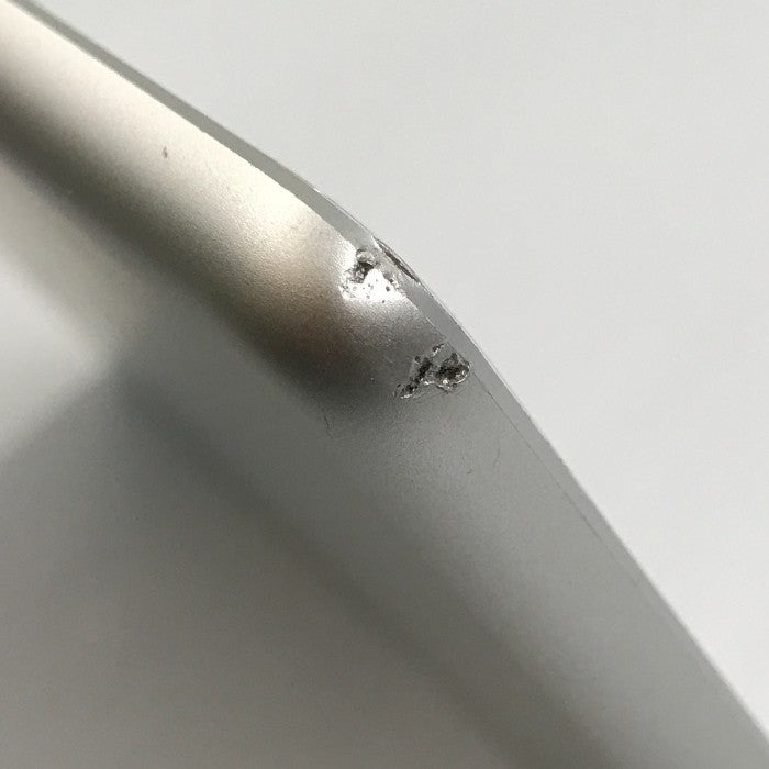 Apple iPad Wi-Fi+Cellular 32GB docomo SIMフリー シルバー 第5世代 2017年モデル MP1L2J/A 中古 T1
