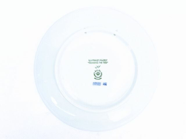 ロイヤルコペンハーゲン イヤープレート 2000 中古 ROYAL COPENHAGEN 「Trimming the Tree」