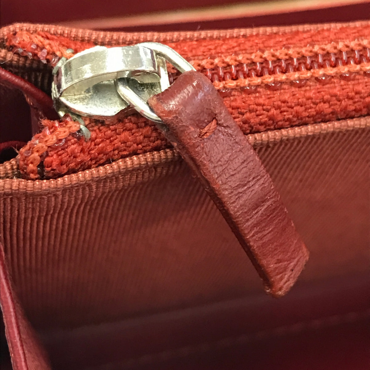 CHANEL シャネル マトラッセ 長財布 レディース ラウンドジップ ファスナー キャビアスキン キルティング レッド/シルバー金具 A50097 中古 T1