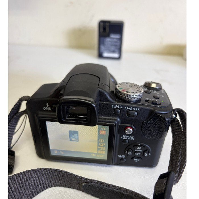 Panasonic パナソニック デジタルカメラ LUMIX ルミックス シルバー DMC-FZ18 カメラ 写真 撮影 動画 SDカード対応 中古 W1