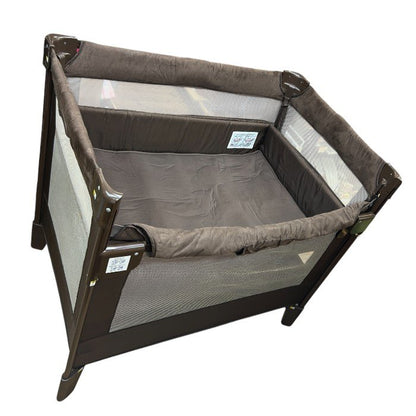 アップリカ Aprica 折り畳み ミニ ベビーベッド ココネルエアープラス チョコレートブラウン 66045 コンパクト 赤ちゃん ベビー用品 中古 W４
