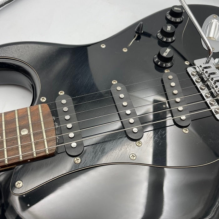 Fernandes ストラトタイプ エレキギター 3シングル 黒 22F 中古 R4