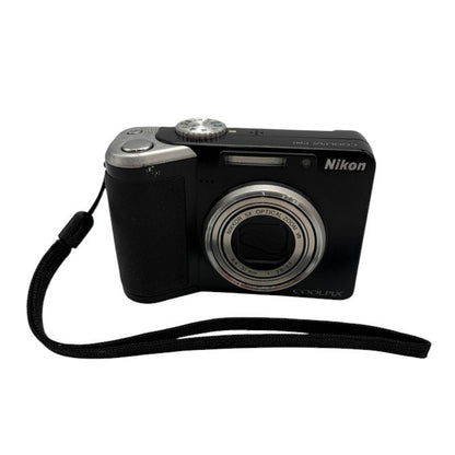 Nikon デジタルカメラ COOLPIX クールピクス P60 ブラック COOLPIXSP60 ニコン デジカメ 単三電池駆動 コンパクト 中古 W４