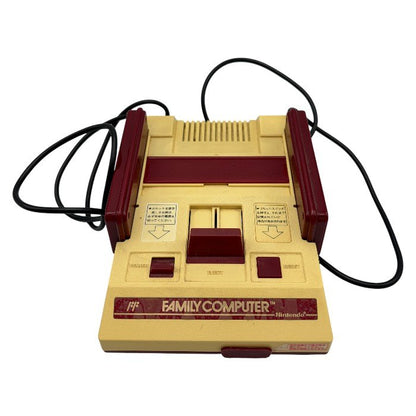 ジャンク品 任天堂 FAMILY COMPUTER ファミコン 本体 HVC-001 Nintendo レトロゲーム ゲーム機 ファミリーコンピューター 中古 W４