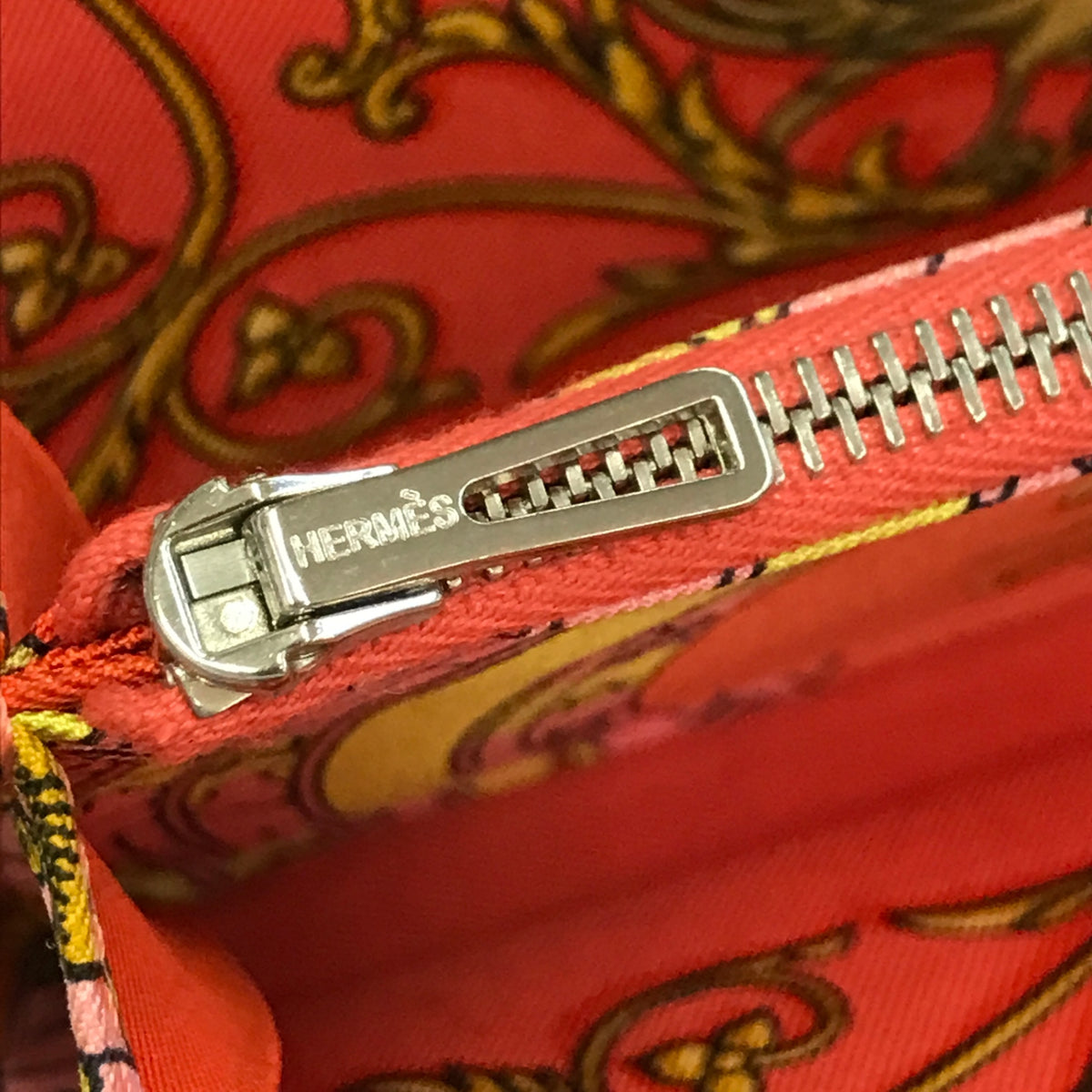 HERMES エルメス アザップロング シルクイン 長財布 レディース ラウンドジップ ファスナー スカーフ柄 ピンク/マルチカラー 中古 T1