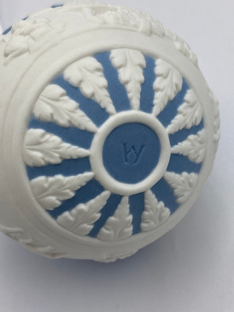 WEDGWOOD ウェッジウッド ホリデイ オーナメント DRESSING THE TREE CHRISTMAS BAUBLE 中古 D4