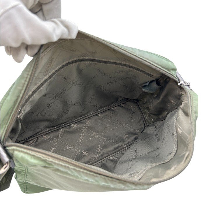 LONG CHAMP ロンシャン ショルダーバッグ 鞄 肩掛け 斜め掛け カーキ レザーロゴ レディース ナイロン 中古 W４