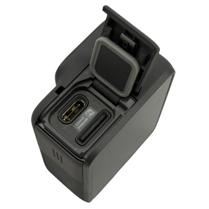 GoPro HERO7 Silver SPTM1 ゴープロ アクションカメラ 家電製品 撮影 4k 充電式 中古 W1