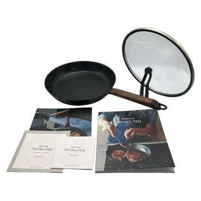 VERMICULAR バーミキュラ 26cm 蓋付 フライパン 調理器具 鋳鉄ホーロー レシピ付 中古 W４