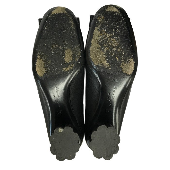 Salvatore Ferragamo フェラガモ CAPUA55 パンプス レディース レザー 変形 太ヒール ブラック 5Dサイズ 中古 T1