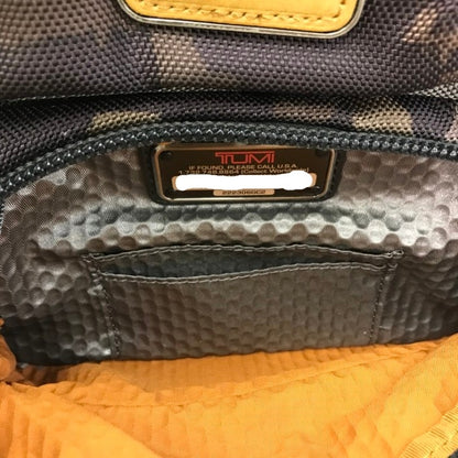 TUMI トゥミ ALPHA BRAVO クロスボディショルダーバッグ メンズ 斜め掛け ショルダーバッグ キーフック 迷彩 カモフラ ブラウン/ブラック 222306GC2 中古 T1