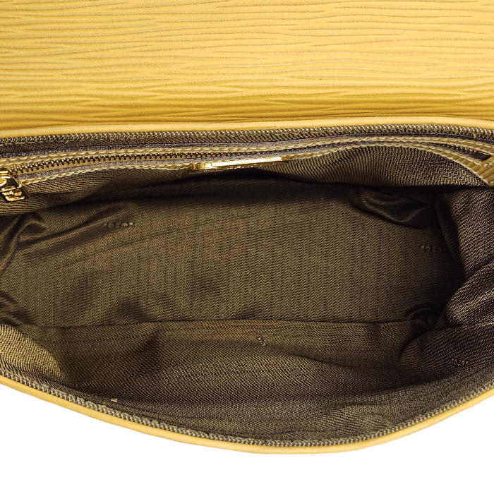FENDI フェンディ ショルダーバッグ レディース レザー 斜め掛け エピ イエロー 中古 T1