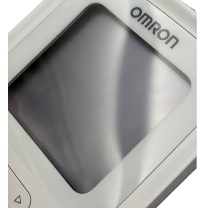 OMRON オムロン 上腕式血圧計 HCR-7106 医療機器認証番号：301AABZX00022000 家電 健康 血圧 家庭用 電池式 中古 W４