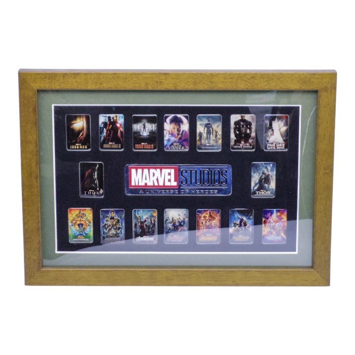 MARVEL MCU 映画ポスター 額装ピンズセット 「マーベル・スタジオ/ヒーローたちの世界へ」 会場限定 中古 a1