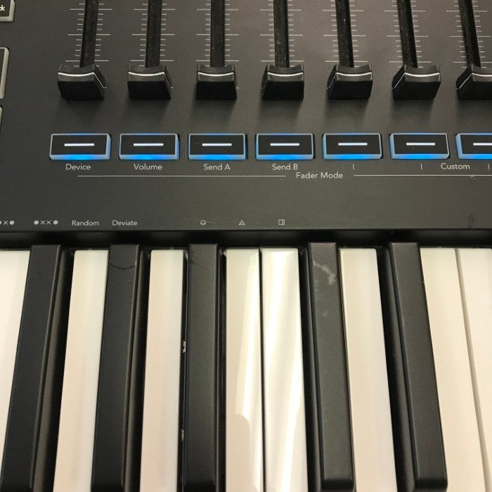 novation ノベーション Launchkey61 MK3 MIDIキーボード ブラック USB コントローラー 作曲 打ち込み 中古 T1
