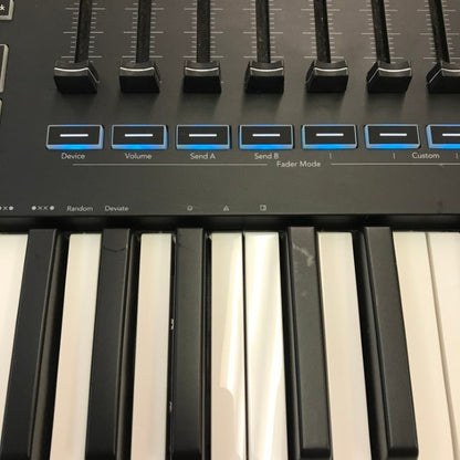 novation ノベーション Launchkey61 MK3 MIDIキーボード ブラック USB コントローラー 作曲 打ち込み 中古 T1