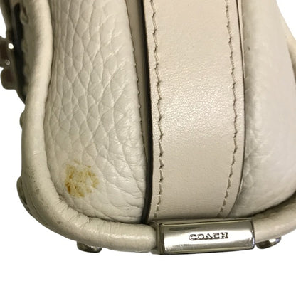 COACH コーチ スワッガー ショルダーバッグ レディース スタッズ レザー 2way ミニ ポーチ オフホワイト ベージュ 57138 鞄 小さい 小物入れ ブランド 中古 W1