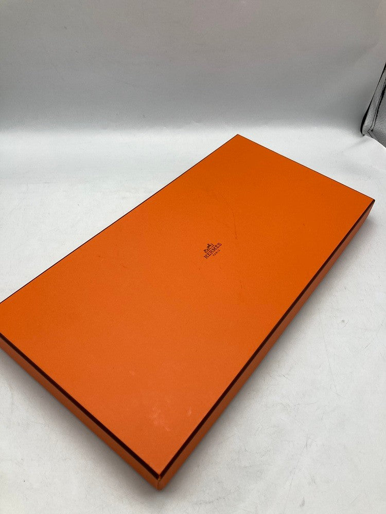 HERMES エルメス トライアングルジェアン Couvertures et tenues de Jour スカーフ 中古 D4