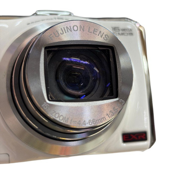 FUJIFILM 富士フィルム デジタルカメラ FinePix F600EXR ホワイト デジカメ コンデジ 撮影 コンパクト カメラ 中古 W４