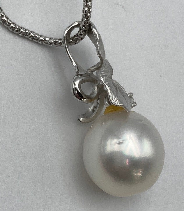 K18WG 12mm白蝶パール ダイヤ0.09ct ネックレス ペンダント 中古 D4