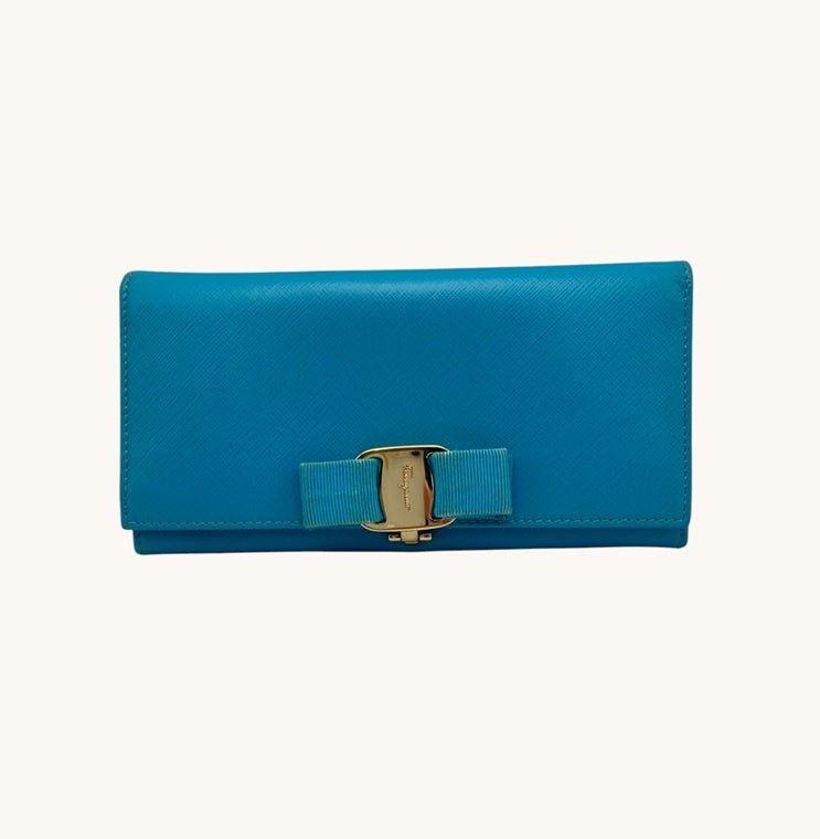 Salvatore Ferragamo フェラガモ ヴァラリボン 2つ折り長財布 中古 D4
