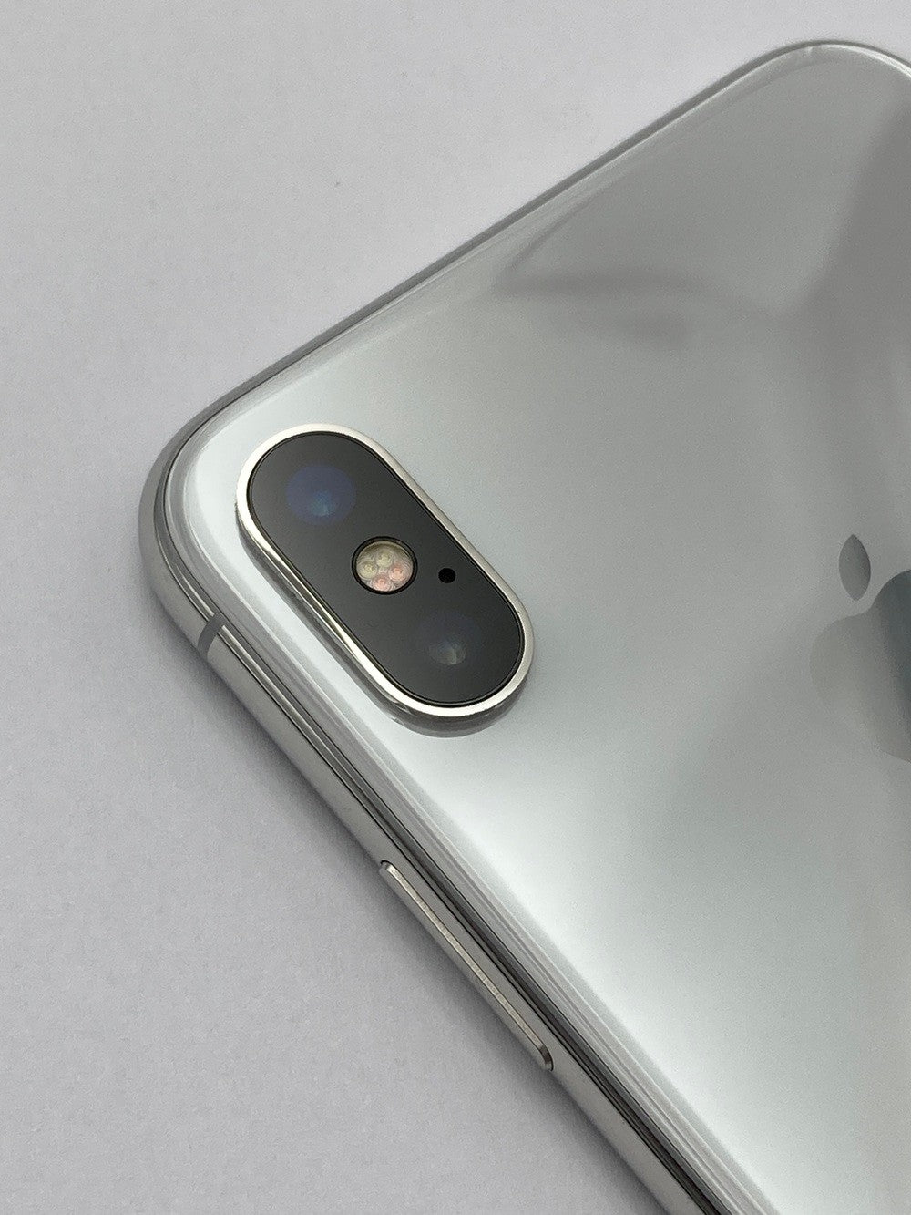 apple iPhone X 64GB シルバー au SIMロック解除済 MQAY2J/A 中古 D4