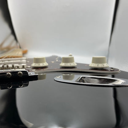 Fender フェンダージャパン ストラトキャスター エレキギター 入門 練習 3シングル べっ甲 フルサイズ 中古 R4