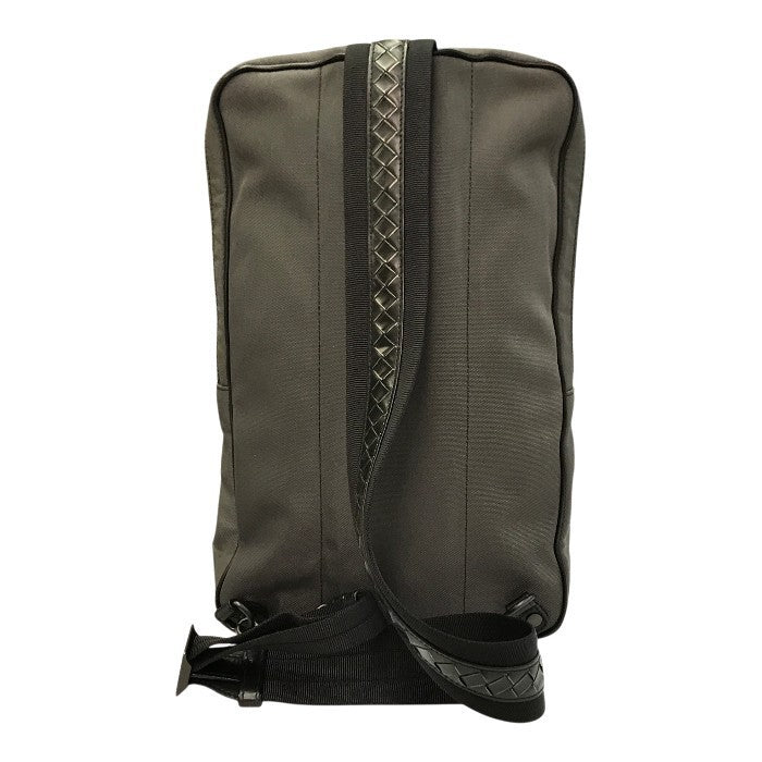 BOTTEGA VENETA ボッテガヴェネタ イントレチャート ボディバッグ メンズ レザー/ナイロン 斜め掛け ショルダー グレー 中古 T1