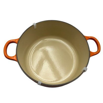 未使用品 LE CREUSET ルクルーゼ ココット ロンド 22cm TRA COC RD 22 両手鍋 ボルカニック 調理器具 オレンジ キッチンツール 3.3L 中古 W４