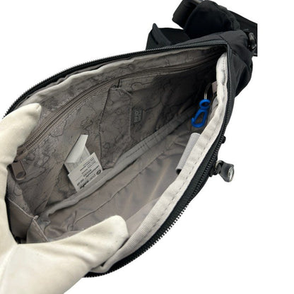 packsafe venturesafe 150 GⅡ パックセーフ ベンチャーセーフ 150 GⅡ クロスボディ スリングバッグ 60160 メンズ ブラック お出かけ 小さめ 収納 ポケット 中古 W４