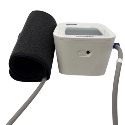OMRON オムロン 上腕式血圧計 HCR-7106 医療機器認証番号：301AABZX00022000 家電 健康 血圧 家庭用 電池式 中古 W４