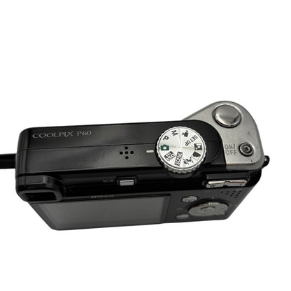 Nikon デジタルカメラ COOLPIX クールピクス P60 ブラック COOLPIXSP60 ニコン デジカメ 単三電池駆動 コンパクト 中古 W４