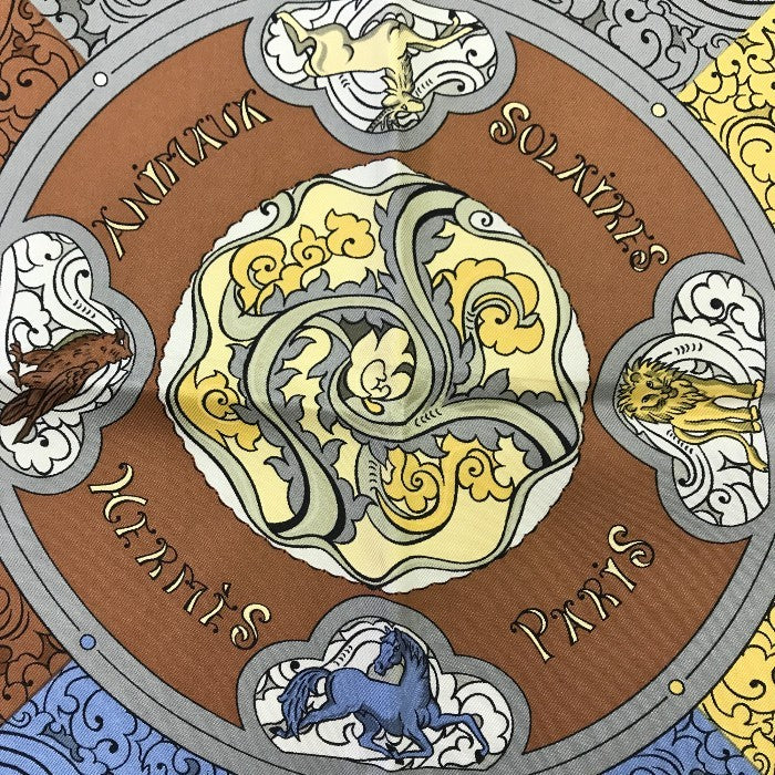 HERMES エルメス カレ90 ANIMAUX SOLAIRES 太陽の動物たち スカーフ レディース シルク 馬 ライオン 鷹 鹿 イエロー/ブルー/ブラウン 中古 T1