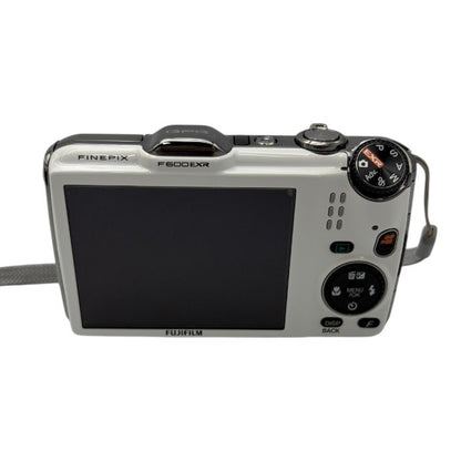 FUJIFILM 富士フィルム デジタルカメラ FinePix F600EXR ホワイト デジカメ コンデジ 撮影 コンパクト カメラ 中古 W４