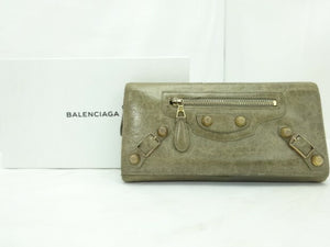 BALENCIAGA/バレンシアガ コンチネンタルウォレット 2つ折り長財布中古  スタッズが特徴的なバレンシアガの長財布です♪