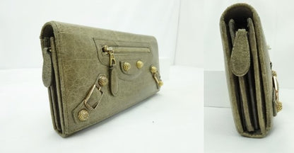 BALENCIAGA/バレンシアガ コンチネンタルウォレット 2つ折り長財布中古  スタッズが特徴的なバレンシアガの長財布です♪