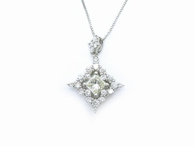 ダイヤ0.407ct+0.46ct Pt900 ネックレス中古  ひし形のトップがシャープで印象的なダイヤネックレスです♪