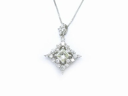 ダイヤ0.407ct+0.46ct Pt900 ネックレス中古  ひし形のトップがシャープで印象的なダイヤネックレスです♪