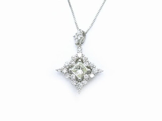 ダイヤ0.407ct+0.46ct Pt900 ネックレス中古  ひし形のトップがシャープで印象的なダイヤネックレスです♪