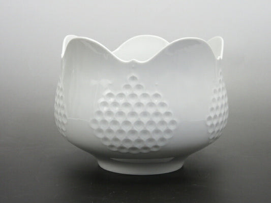 未使用品 Meissen/マイセン ホワイトレリーフ サラダボウル中古  特徴的なフォルムのサラダボウル♪