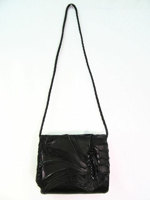 ＫＡＲＩＮ ＳＣＨＯＬＺ/カリン ショルツ レザーショルダーバッグ 中古  希少 レア 黒 ブラック 高級 おすすめ