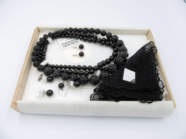 Victorian JET/ヴィクトリアンジェット ネックレス×3 イヤリング×1.5 ハンカチ×2 タイピン カフス 宝飾セット 中古  ブラック 真鍮 天然ジェット 法事 喪服 数珠 ナイロン