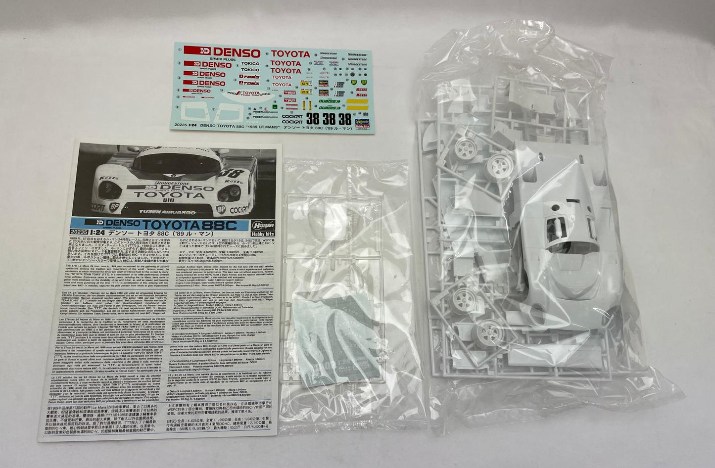 未使用品 Hasegawa デンソー トヨタ 88C 89ル・マン プラモデル 中古 TOYOTA DENSO 車 レーシングカー 乗り物 ホビー 1/24 スケール