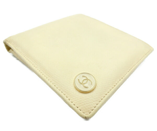 CHANEL ココボタン レザー 二つ折り財布 中古  アイボリー 白 ロゴ ブランド ウォレット