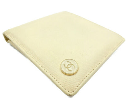 CHANEL ココボタン レザー 二つ折り財布 中古  アイボリー 白 ロゴ ブランド ウォレット