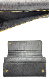 PRADA プラダ レザー 二つ折り長財布 中古  ブラック 黒 ウォレット レディースブランド