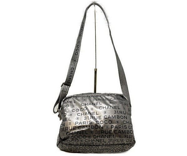 CHANEL シャネル アンリミテッド ショルダーバッグ 中古  12736017 グレー ナイロン ブランド 鞄 レディース ロゴ