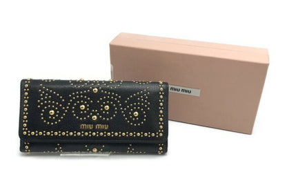 miu miu ミュウミュウ スタッズ パスケース付 長財布 中古  ２つ折り長財布 ブランド ブラック 黒 レディース レザー