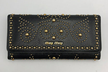 miu miu ミュウミュウ スタッズ パスケース付 長財布 中古  ２つ折り長財布 ブランド ブラック 黒 レディース レザー