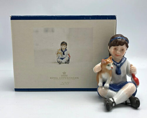 Royal Copenhagen イヤーフィギュリン 2011 ガール ANNA 中古  ロイヤルコペンハーゲン 置物 少女 2011年 女の子